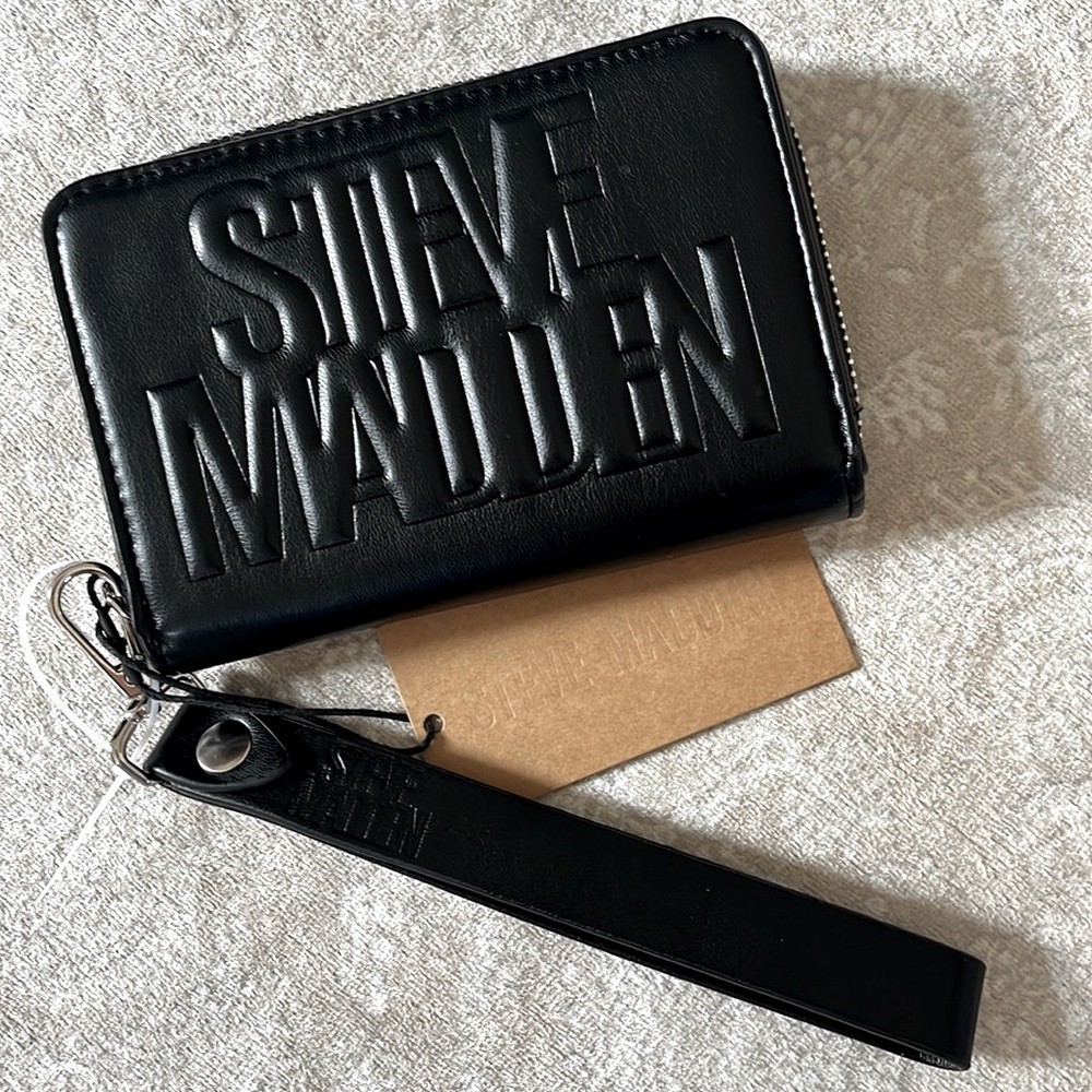 Brand New Steve Madden Jess Black Zip Around Wristlet Wallet Embossed Logo